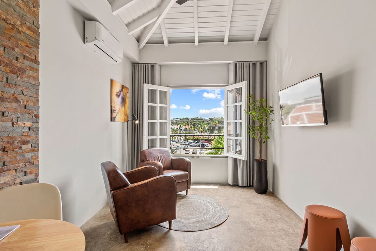 Living room with large windows and loggia