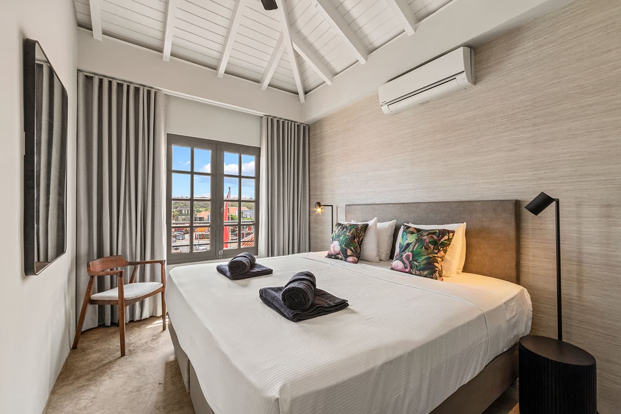 Bright bedroom of the Urban Loft with king-size bed and large windows