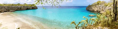 Een rustig strand op Curaçao