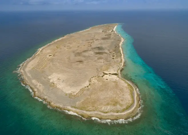 Het witte zand en helder water van Klein Curaçao